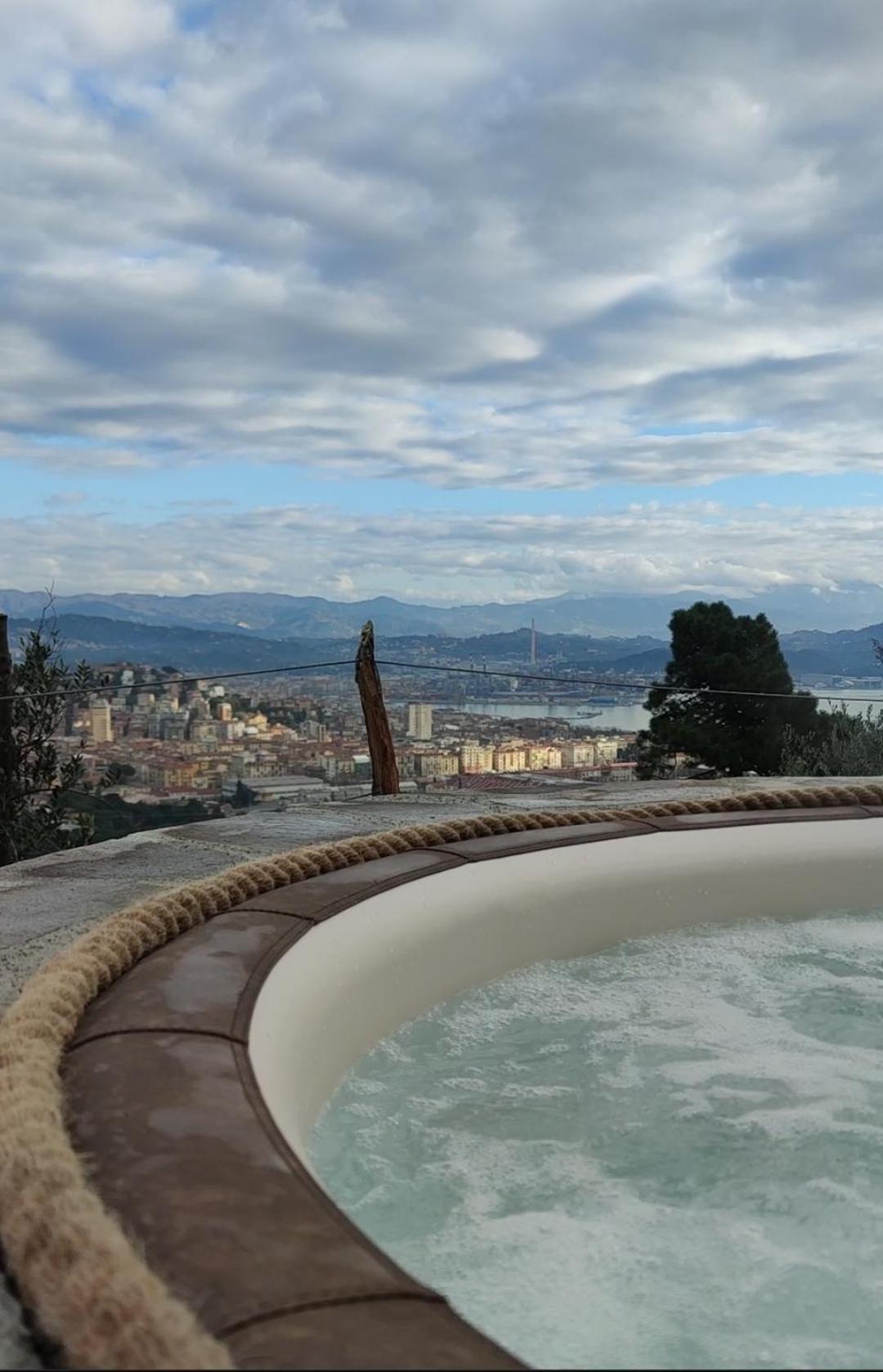 Agriturismo Belvedere 9 La Spezia Bagian luar foto
